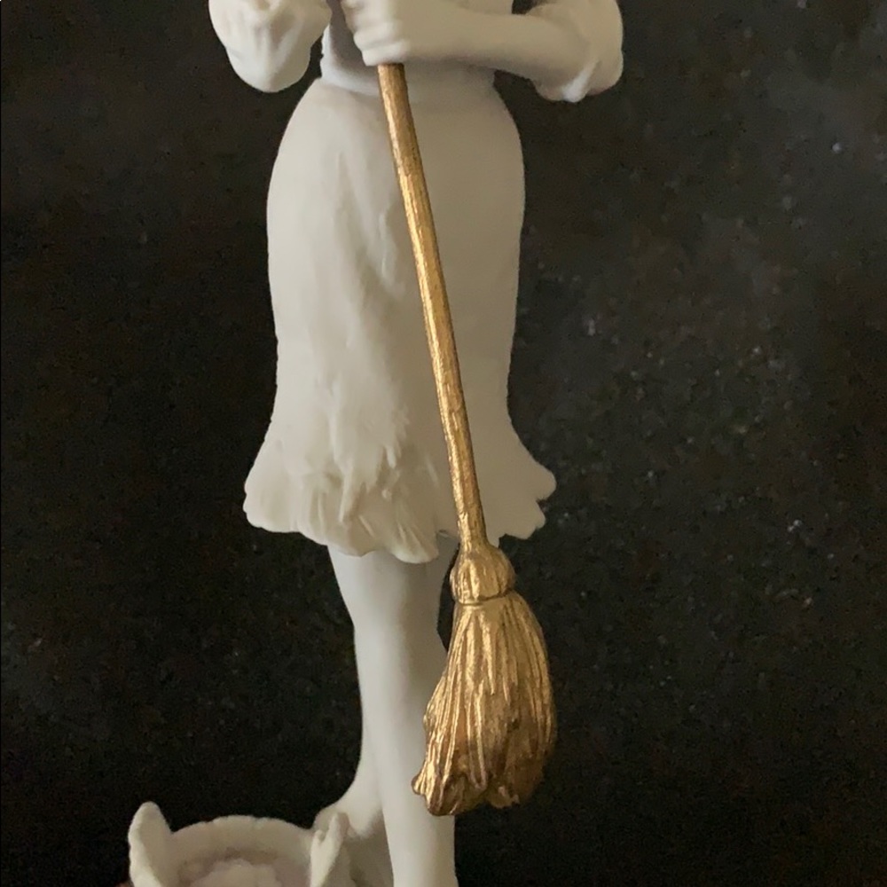 Statue - Picture 4 of 9
